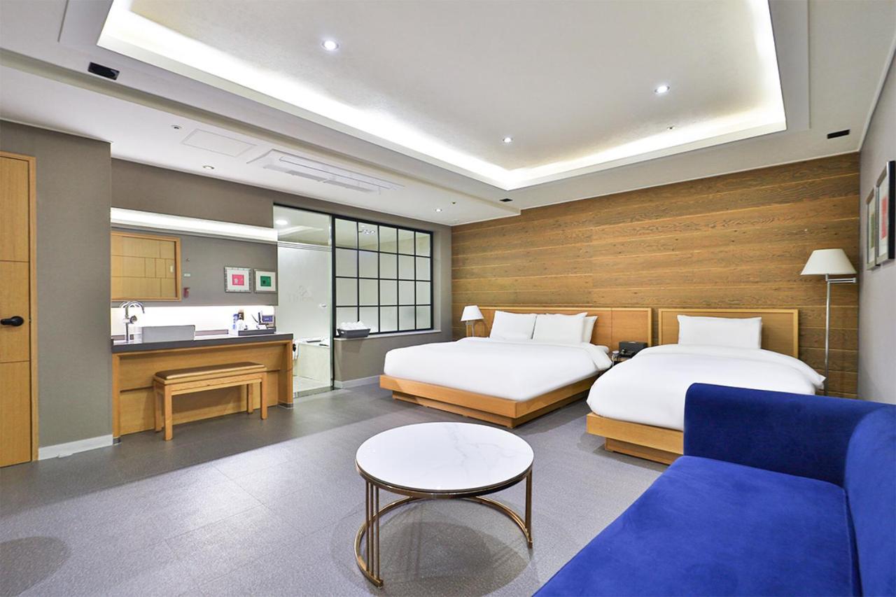Seomyeon Ib Hotel Busan Bagian luar foto